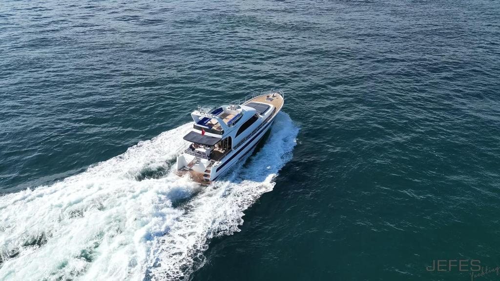 Boğaz turunda tekne